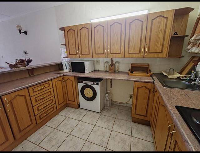 2 BEDROOM APARTMENT FOR SALE IN RENNIES BEACH